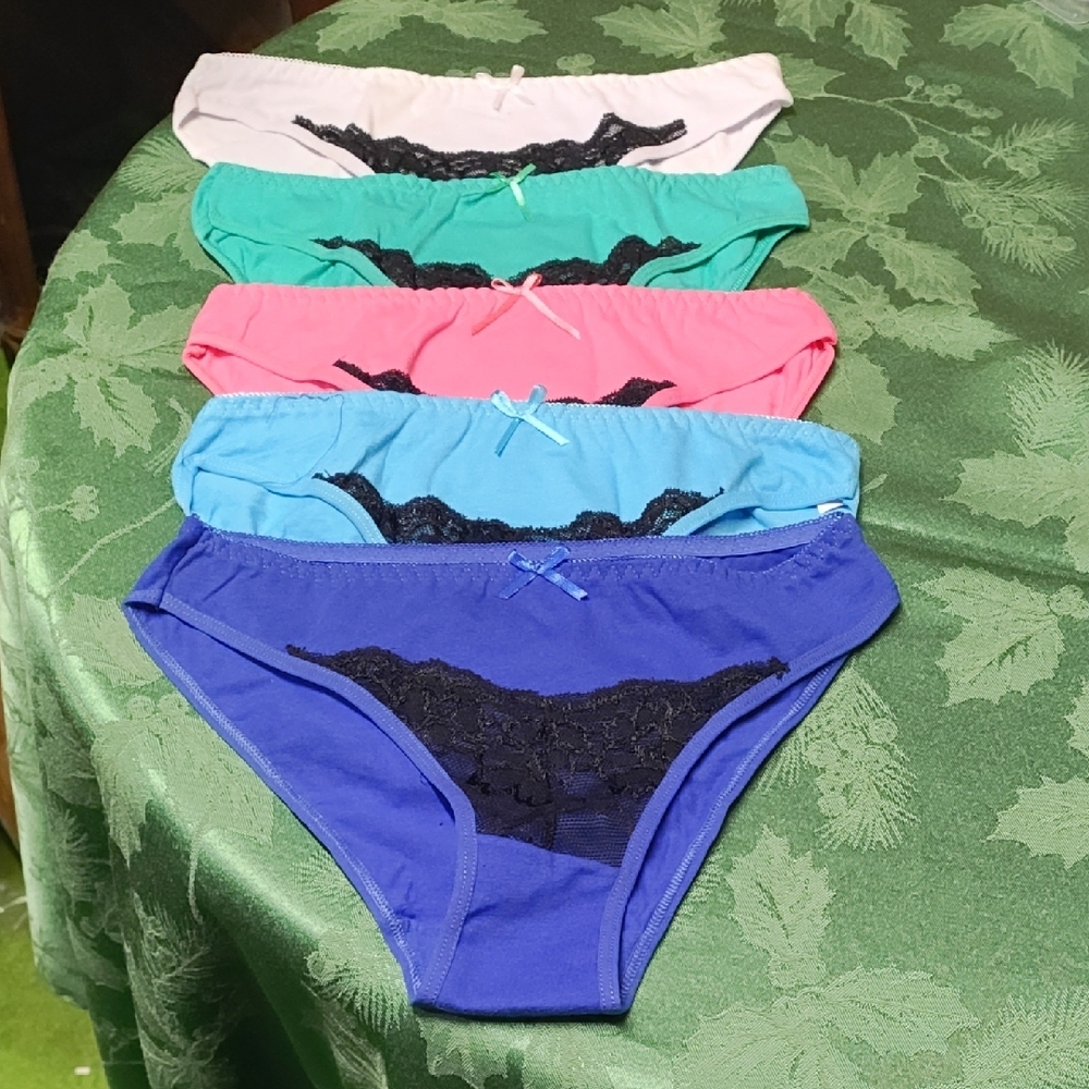 Colorful Lace Trim Panties Set